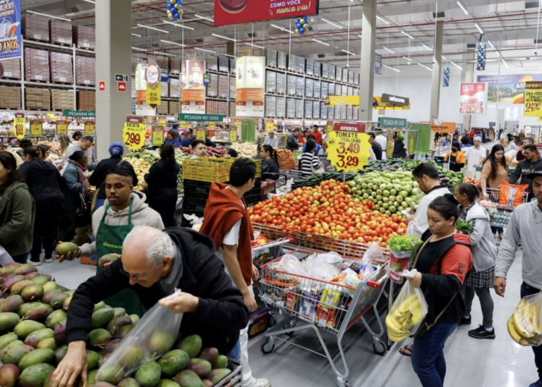Abrasmercado: ajustes nos preços das carnes e queda expressiva dos produtos básicos marcam o comportamento da cesta em 2025