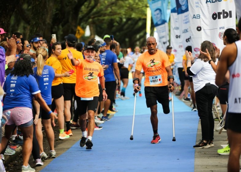 Ação de cotas da Maratona ABRAS de revezamento permitiu a inclusão de 900 pessoas