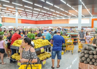 Consumo das famílias cresce 3,93% em maio na comparação anual, aponta monitoramento da ABRAS
